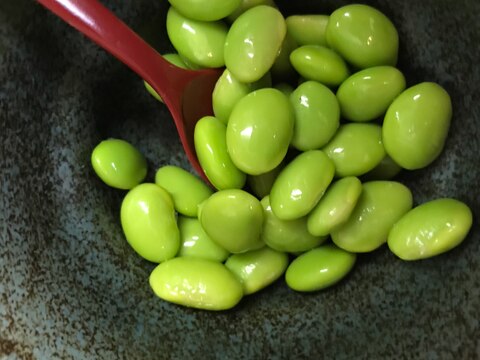 子供がパクパク食べる冷凍枝豆の向き身